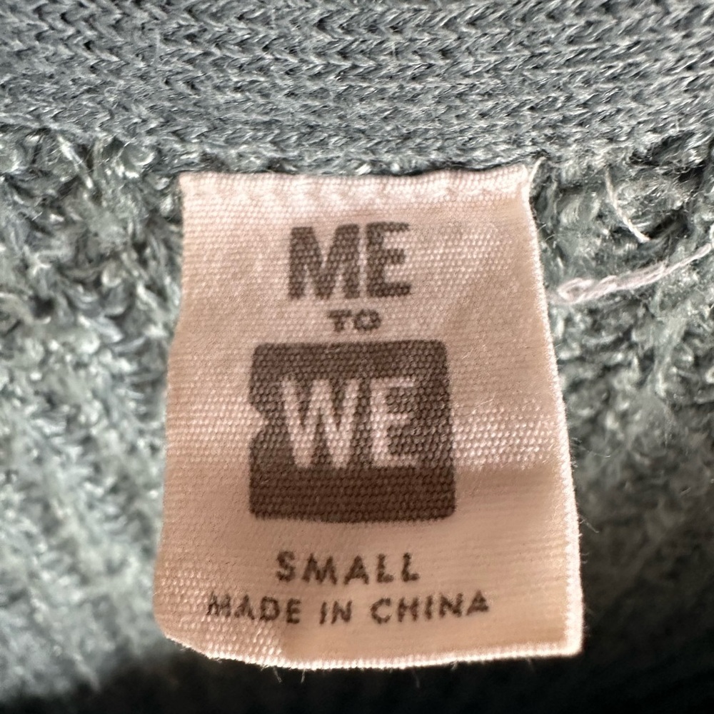 Me to We Women's Blue V-Neck Sweater cropped sweater. Size small - Picture 3 of 8